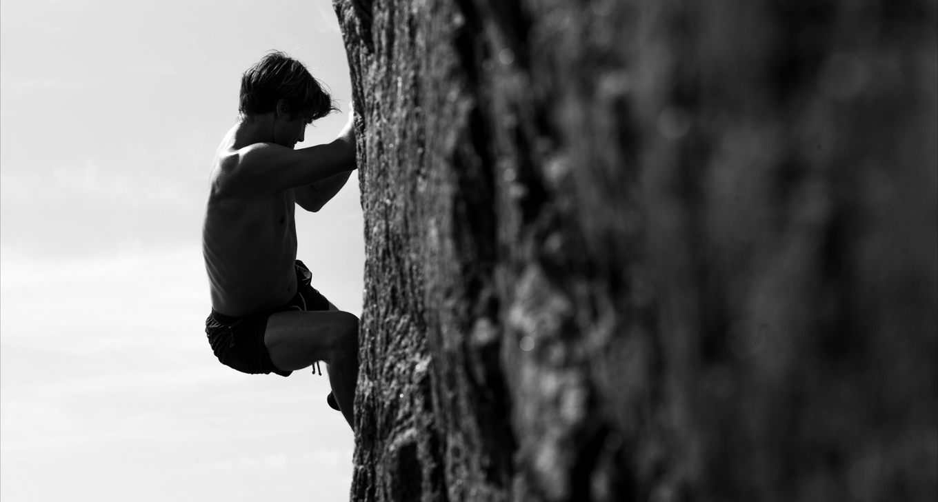 Groetvika Soendre Sandoey Klatring3 Avbildet Simen Piene Floetaker Kreditering Jonas Oden Ulset