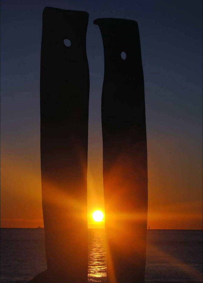 Stenkunst Roedshue Fortidens Vitner Solnedgang (3)